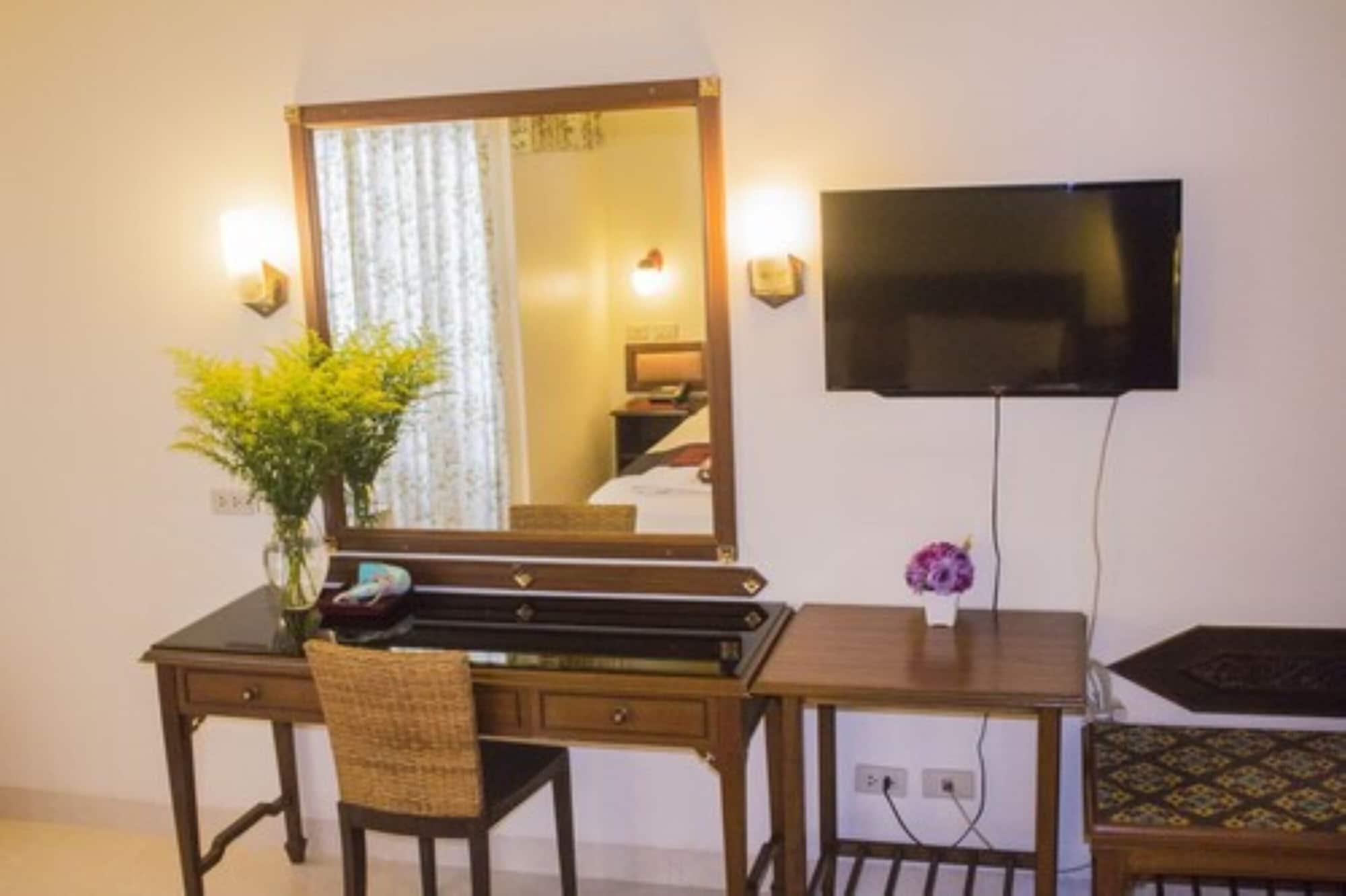 People Place Boutique In Town - Sha Extra Hotel