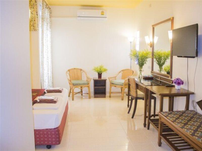 People Place Boutique In Town - Sha Extra Hotel 3*